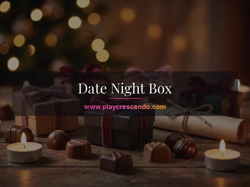 Verschiedene Date Night Boxen auf einem Tisch mit Kerzen und Deko