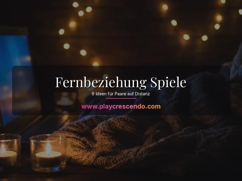 Paar spielt lachend ein digitales Kartenspiel über Videocall